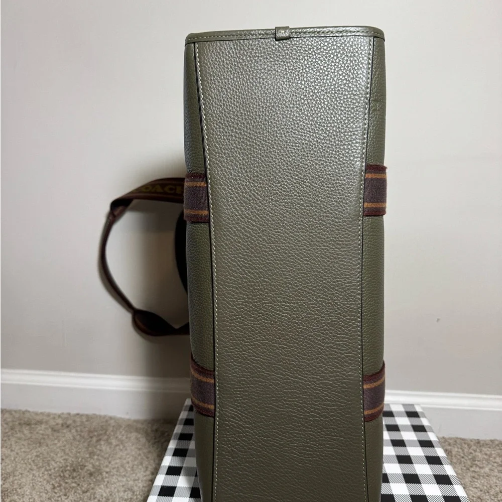 Coach Smith Tote NWT - Picture 7 of 8